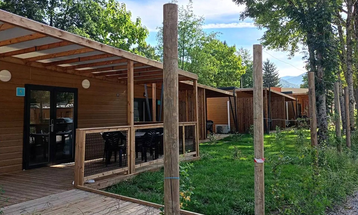 Savignac-les-Ormeaux Ski Chalet | Chalet PMR Confort - 2 bedrooms + Covered terrace + Reversible air conditioning + TV 4 persons
