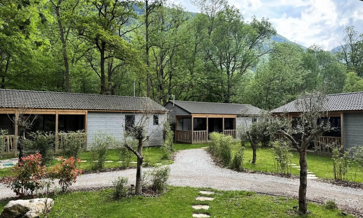 Savignac-les-Ormeaux Ski Chalet | Chalet Premium 42m² - 2 bedrooms + Covered terrace + Reversible air conditioning + TV 4 people