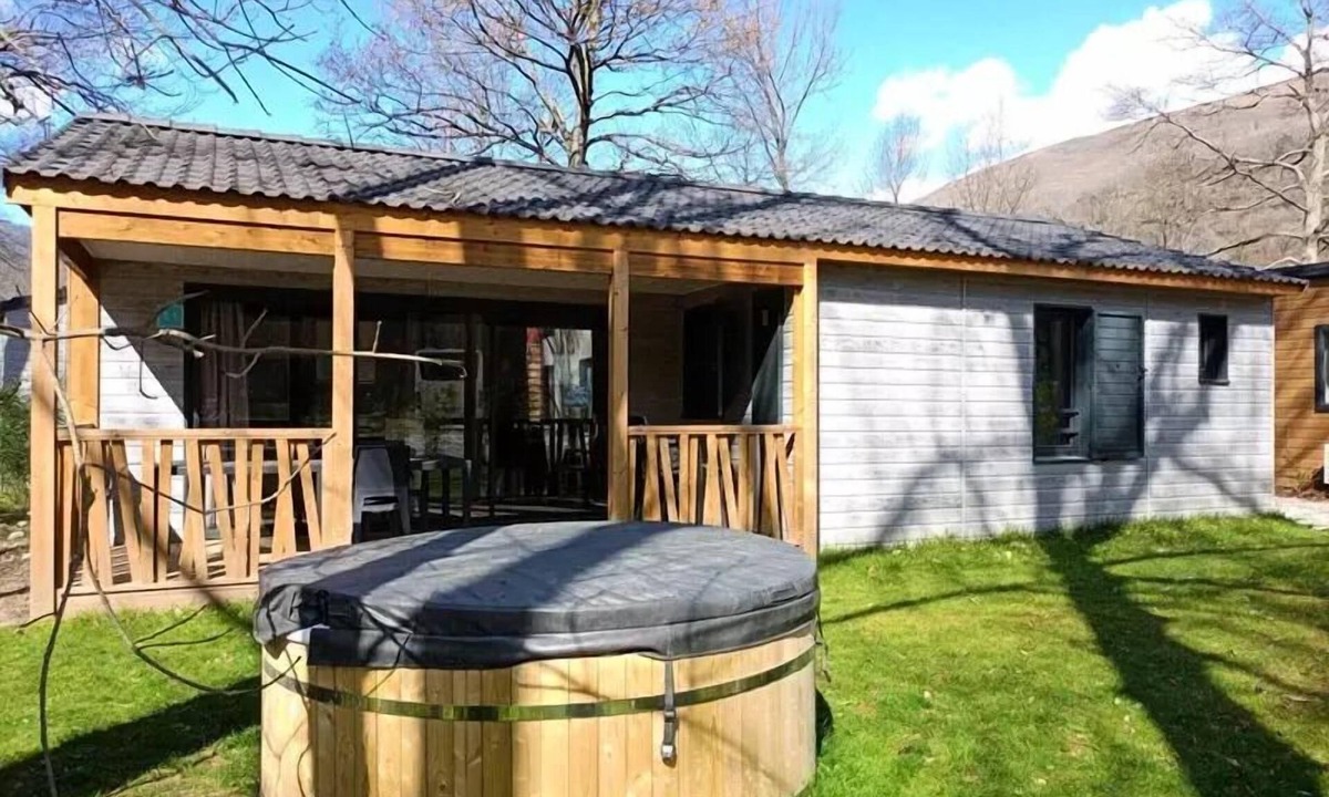 Savignac-les-Ormeaux Ski Chalet | Chalet SPA Premium 56m² - 3 bedrooms + Covered terrace + Reversible air conditioning + TV 6 persons
