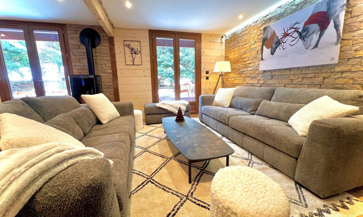 Mont-de-Lans Ski Chalet | Chalet 'Valentine' with Mountain View, Private Terrace and Wi-Fi