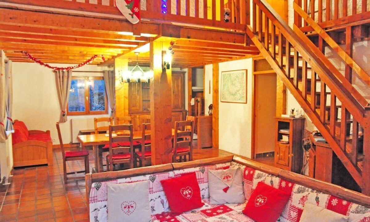 Champagny-en-Vanoise Ski Chalet | Chalet, wifi, terrace, fireplace or stove, parking, 130m², Champagny-en-Vanoise