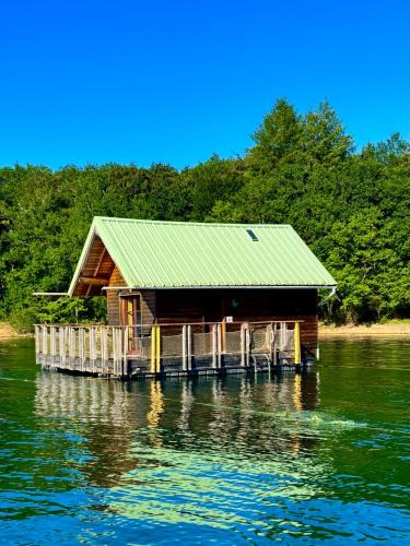 Saint-Gerons Ski Chalet | Chalets flottants lac de Saint Étienne Cantalès