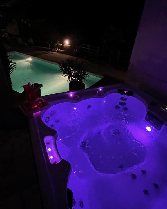 Saint-Rome-de-Tarn Bed & Breakfast | Chambre au calme avec spa privatif gratuit sud aveyron les palmiers des causses