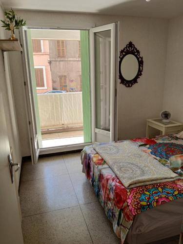 La Belle de Mai Apartment | Chambre avec balcon dans une appartement la belle de mai