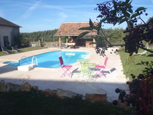 Mostuejouls Bed & Breakfast | chambre d’hôtes spacieuse avec piscine et grande salle de bain