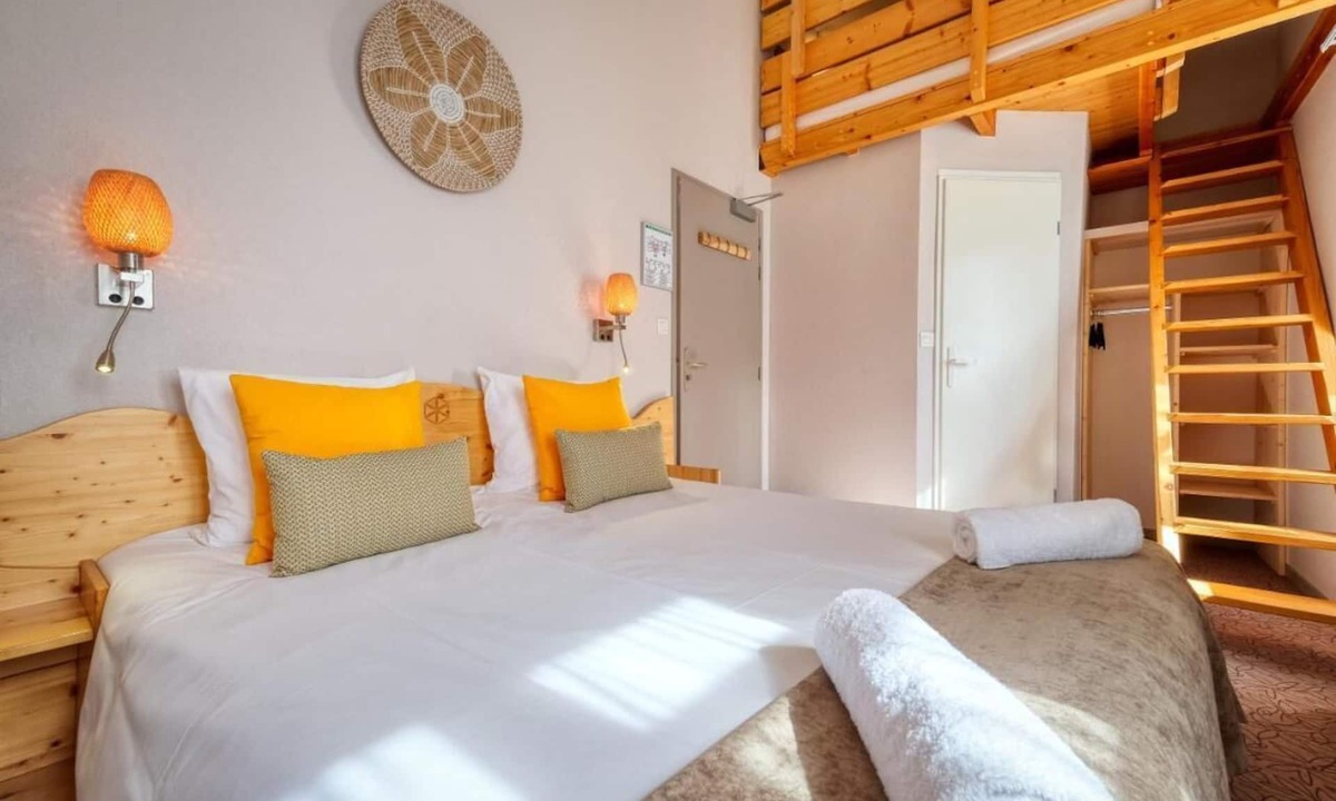 Valloire Hotel | Chambre Moderne Famille | Près des Pistes | Wi-Fi