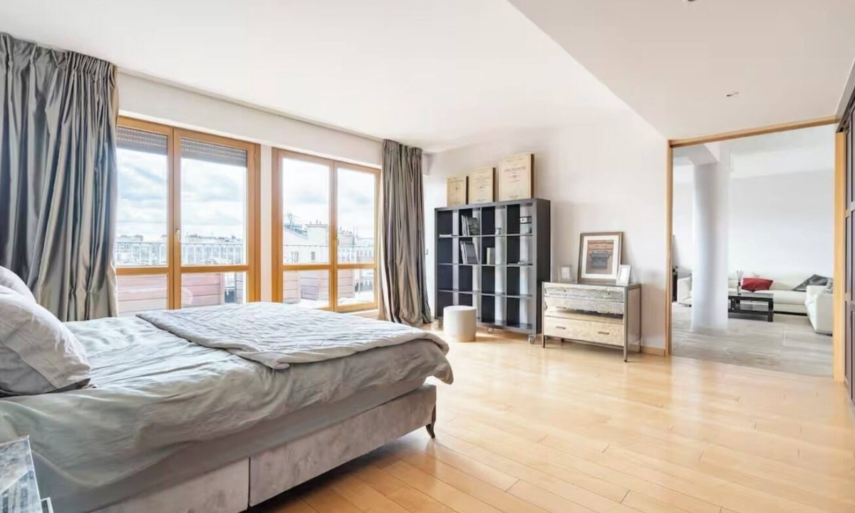 Chaillot Apartment | Champs Elysees Luxury Penthouse Eiffel View Jacuzzi New AC