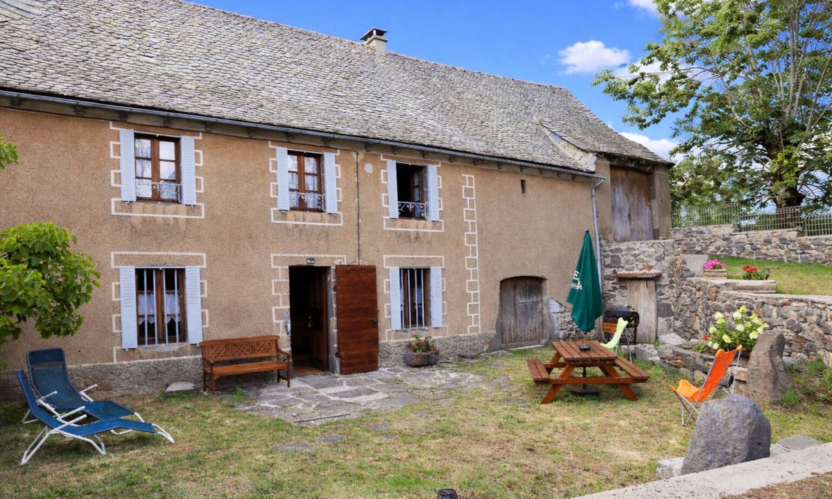 Argences-en-Aubrac House | Character house