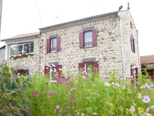 Saint-Just-pres-Brioude House | Charmant gîte rénové, 3 chambres, cheminée, terrasse et jardin, proche Brioude et sites touristiques. - FR-1-582-231