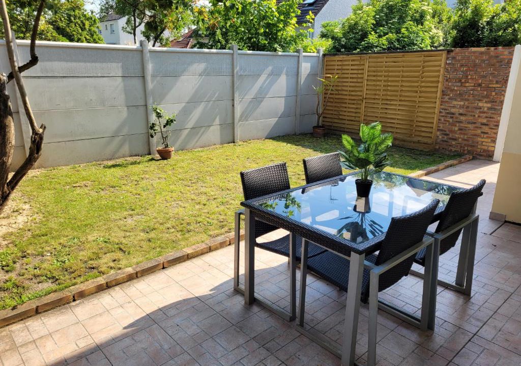 Tremblay-en-France Apartment | charmant studio de 30 m2 très calme avec sa grande belle terrasse et son jardin PRIVATIF