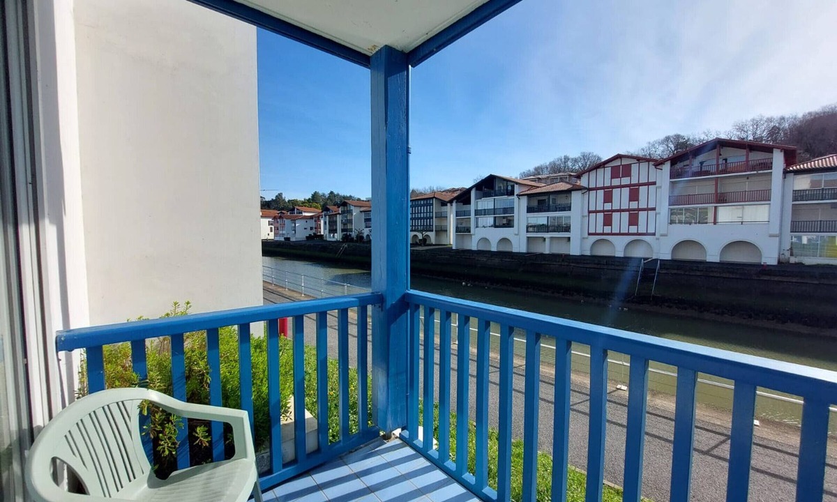 Behobie Apartment | Charming 1-Bedroom Apartment with Pool, 2 mins from Beach