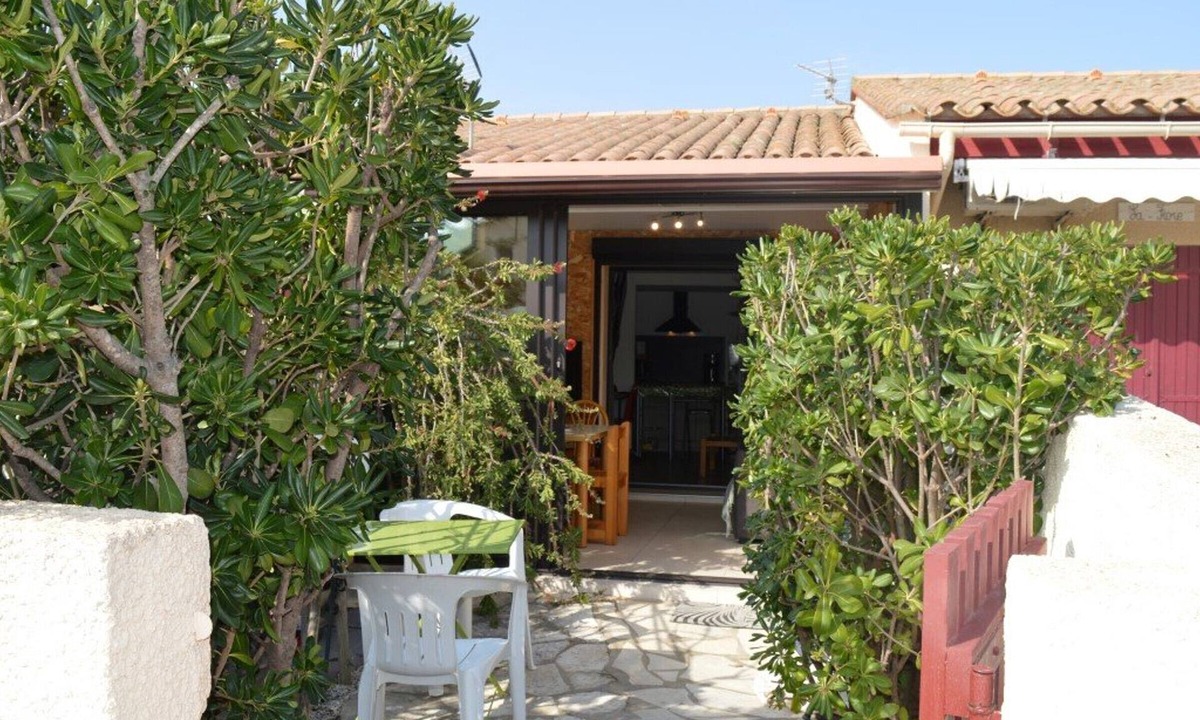 Saint-Cyprien Plage House | Charming 2-Room House with Mezzanine, Terrace, A/C, and Parking, 600m from Beach and Port