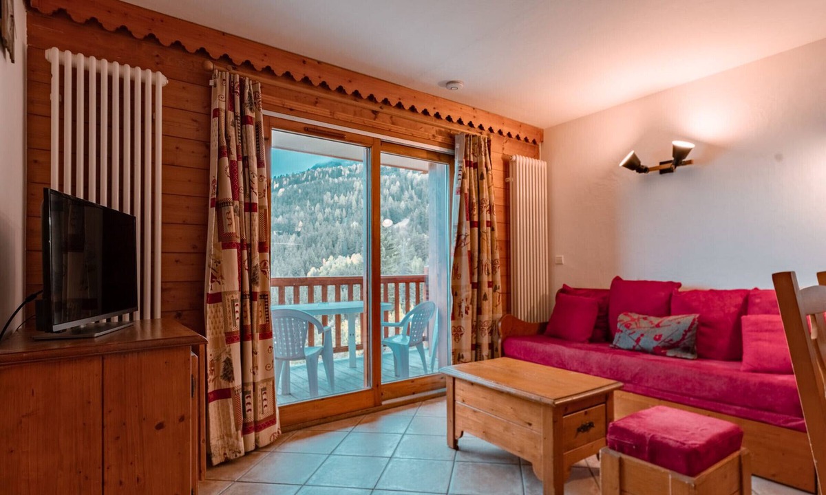 Arc-1800 Apartment | Charming 3-room apartment in Chantel Village, up to 6 people
