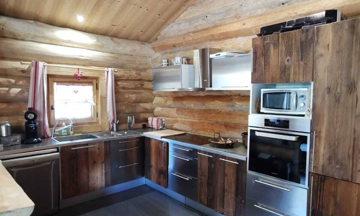 Formigueres Cabin | Charming 4 room wooden-log cabin in Formiguères for skiing and hiking