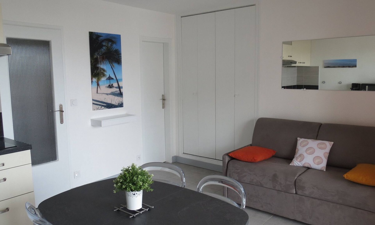 La Grande-Motte Apartment | Charming air-conditioned studio in town center 150m from the beach and 50 m from the port