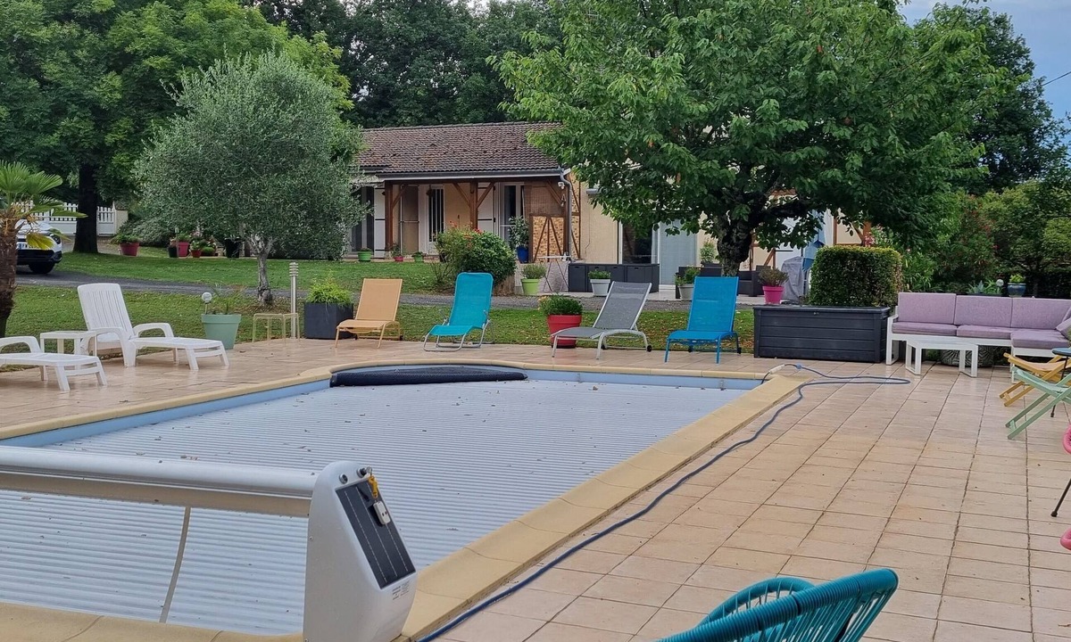 Lunan House | Charming air-conditioned 6/8 sleeper house with pool, in Lunan