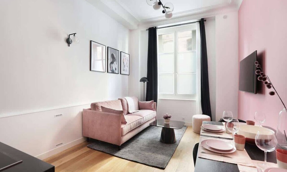 Paris City Center Apartment | Charming apartment Louvre Museum/Concorde