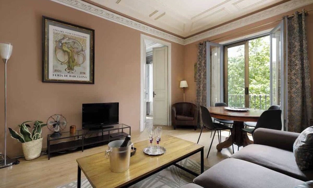 Esquerra de l'Eixample Apartment | Charming & Classic Apartment in Eixample