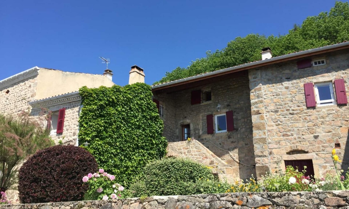Veranne Cottage | Charming Cottage with Wifi and Fireplace in Véranne