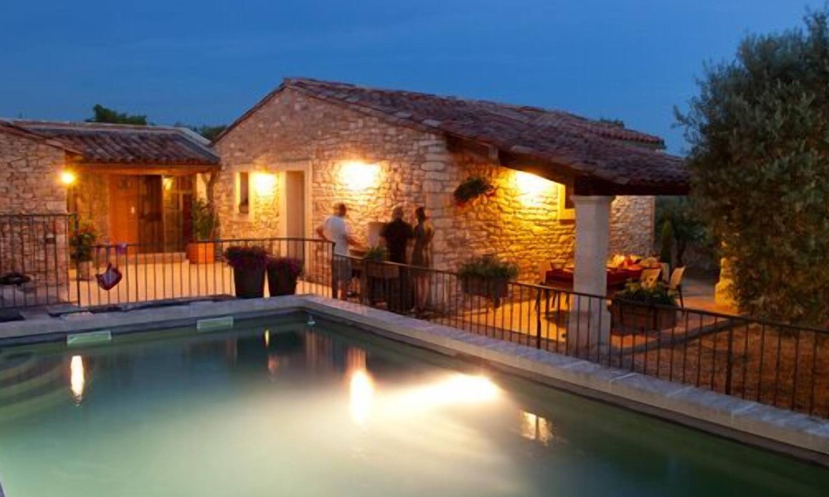 Saint-Saturnin-les-Apt Villa | Charming stone house with 3 bedrooms, 3 bathrooms and a private pool.