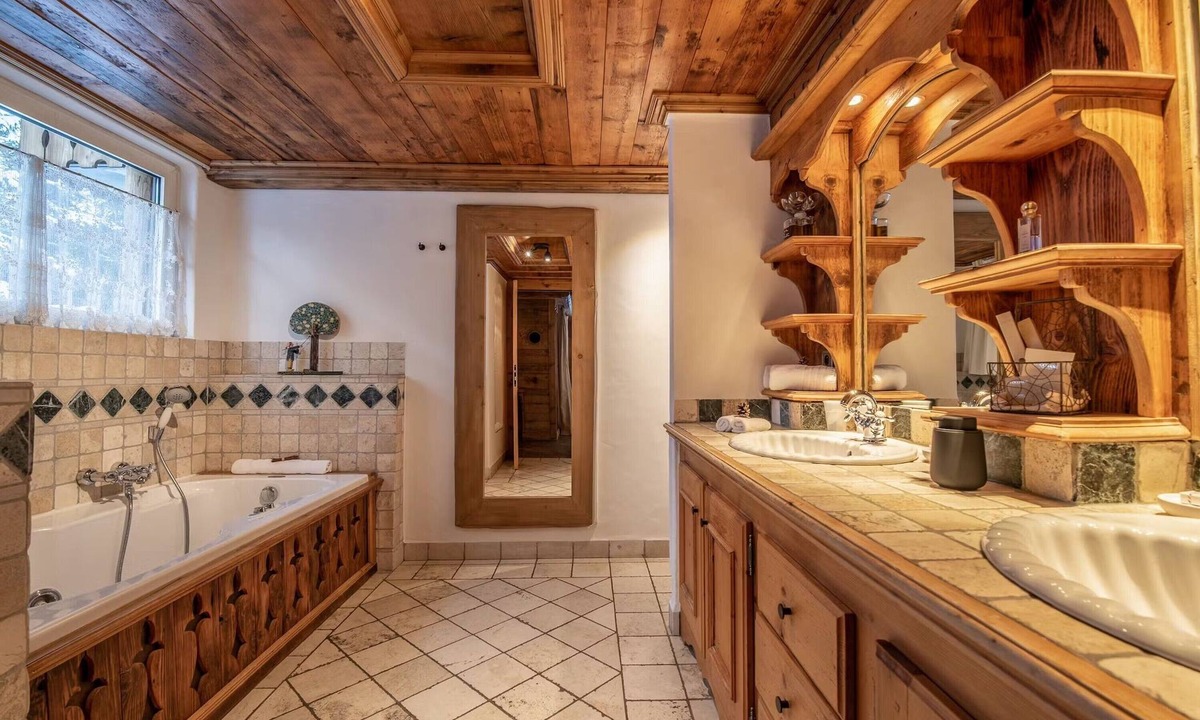 Courchevel Villa | Charming French Chalet | Chalet Augustus | Amazing Mountain Views & Sauna