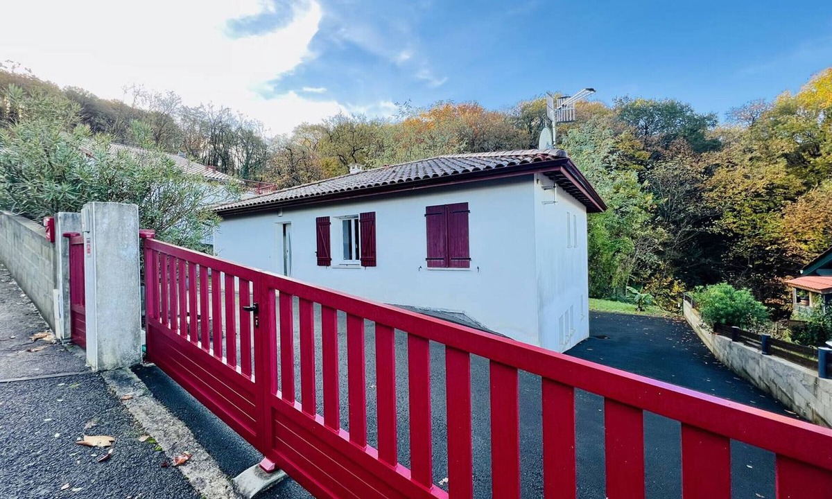 Hasparren House | Charming House in Hasparren Center, 2 Bedrooms, Enclosed Garden, Pet-Friendly, Parking Included