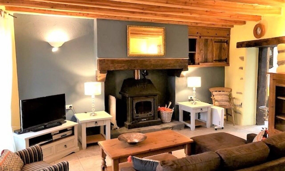 Chateauneuf-du-Faou Cottage | Charming Rural Cottage just 100m from the Nantes - Brest Canal