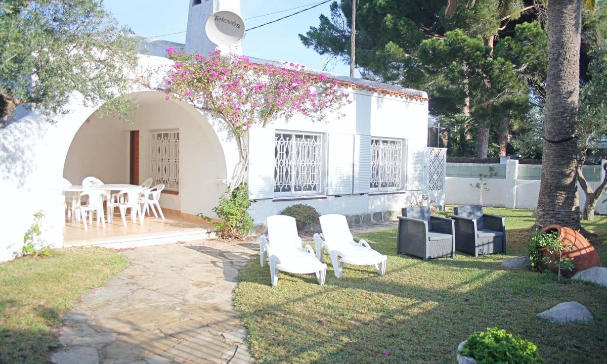 Vilafortuny Villa | Charming seafront villa