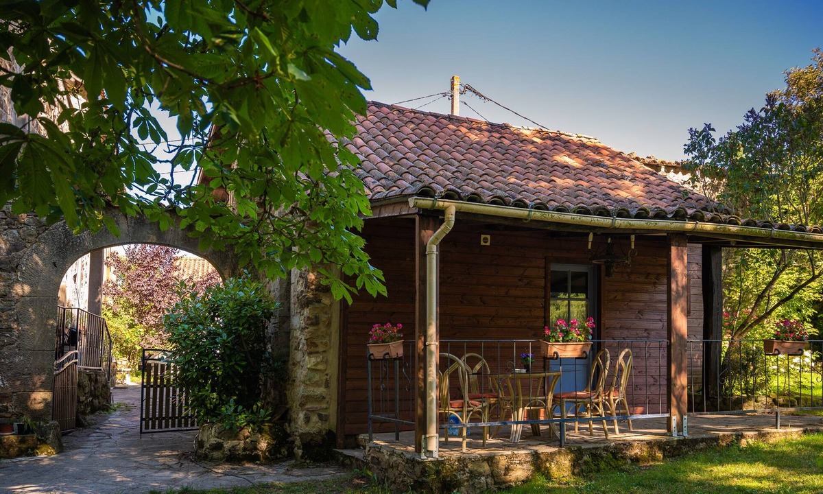 Fondamente Cottage | Charming Stone House on the banks of the La Sorgues River