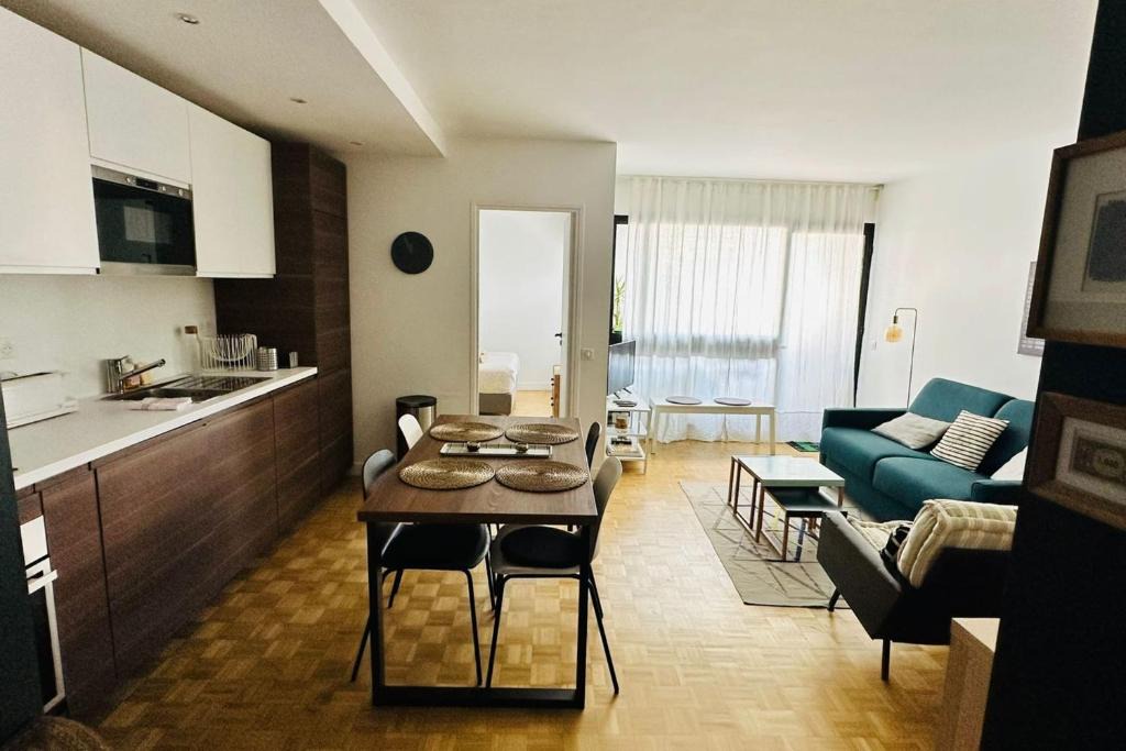 Quartier de la Roquette Apartment | Charming T2 with balcony near the Bastille