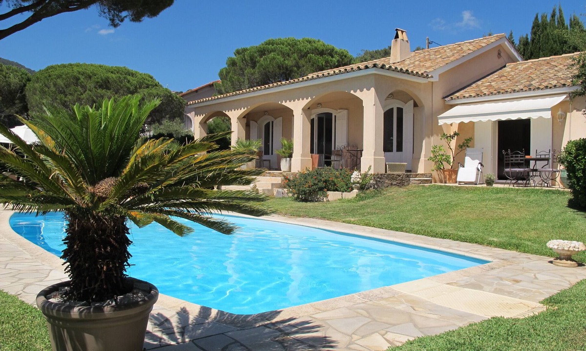 Cavaliere Villa | Charming villa, pool and garden, facing south, quiet, city center, while walking