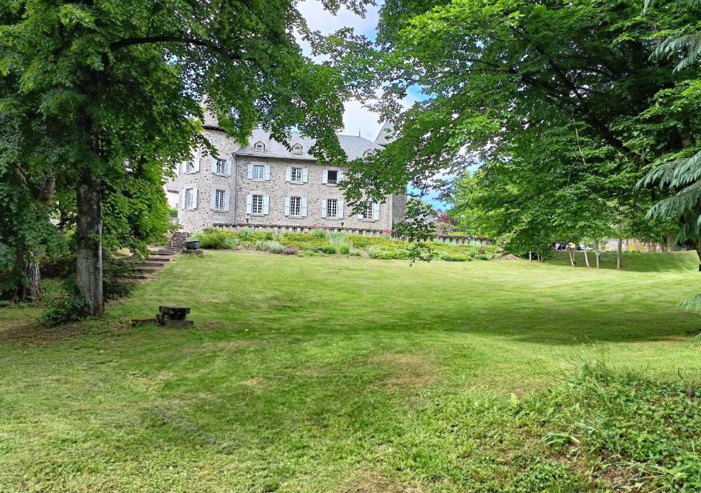 Vic-sur-Cere House | Chateau Ol Puech