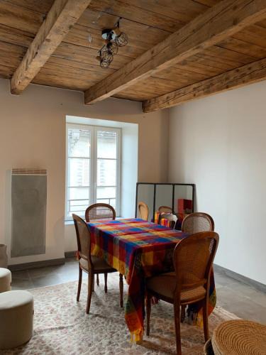 Condat Apartment | Chez Burons&Bouchons, Le Refuge Gourmand et Authentique
