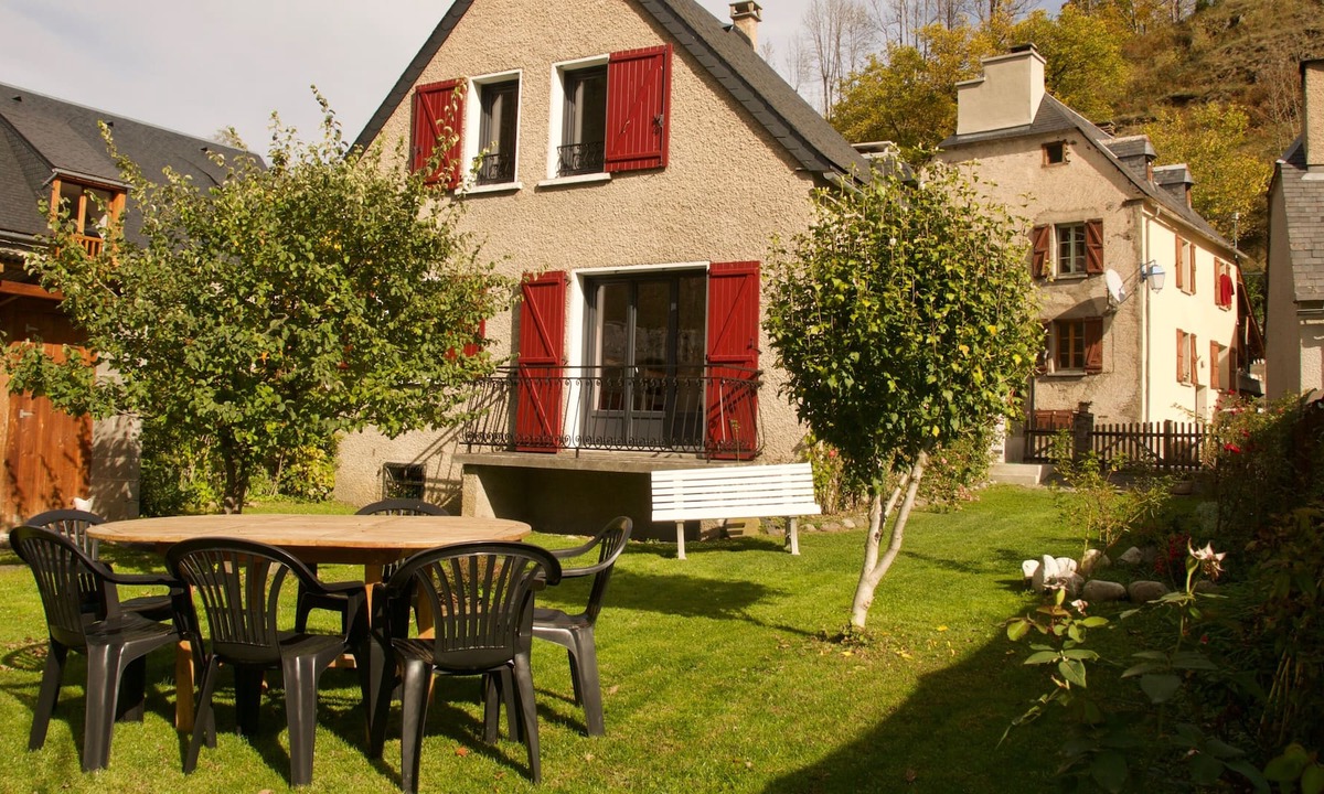 Peyragudes House | Chez CASTET House with garden