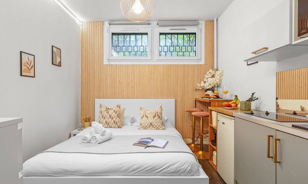 Chaillot Apartment | Chic Studio Near Champs-Elysees & Eiffel Tower