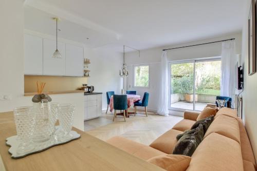 Quartier de la Chapelle Apartment | Chic & Terrasse Privée à Paris