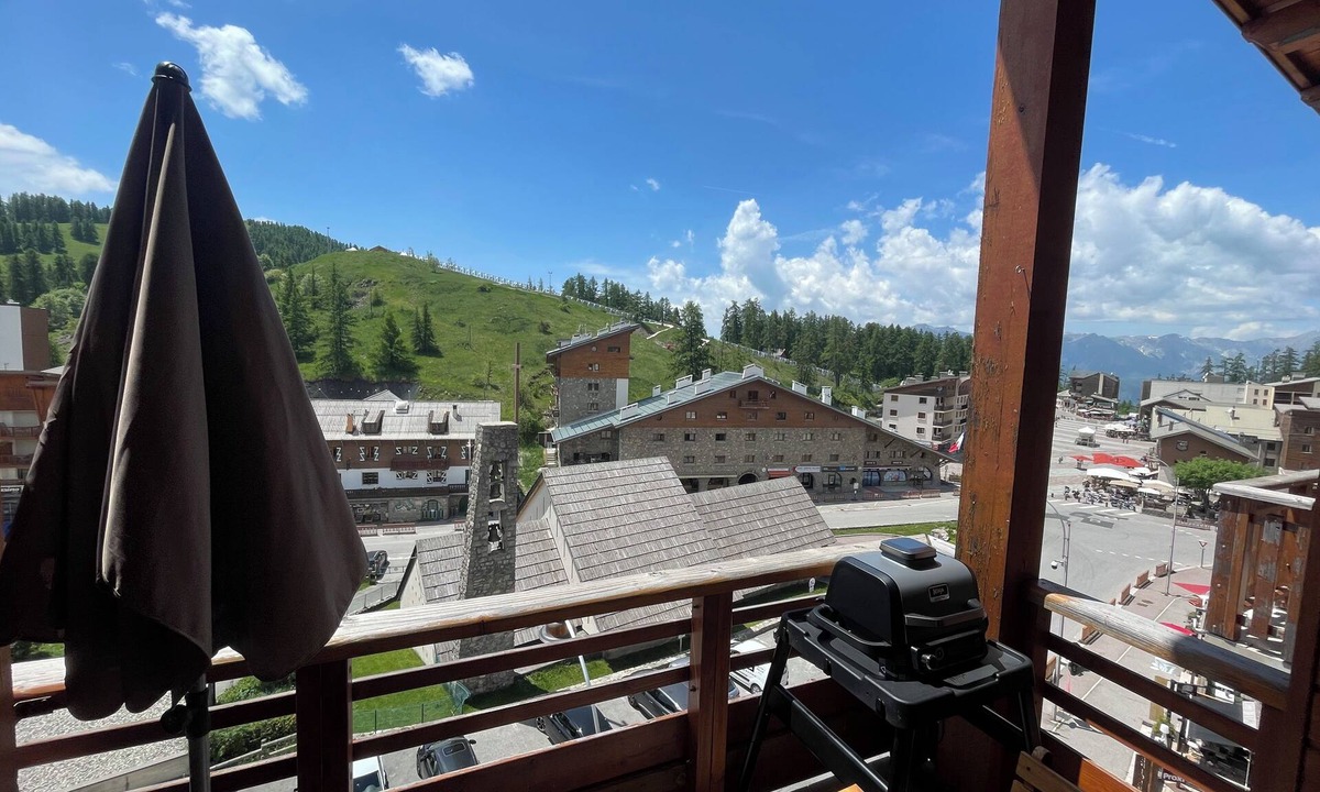 Valberg Apartment | City center apartment with pool