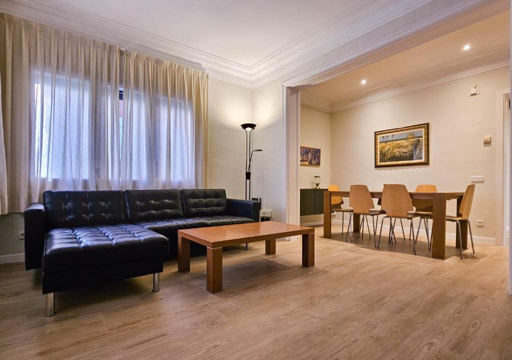 Sant Gervasi – la Bonanova Apartment | Classbedroom Park Güell Apartment
