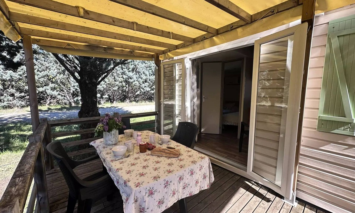Garde-Colombe House | Classic 3-room Mobile Home for 4–5 People