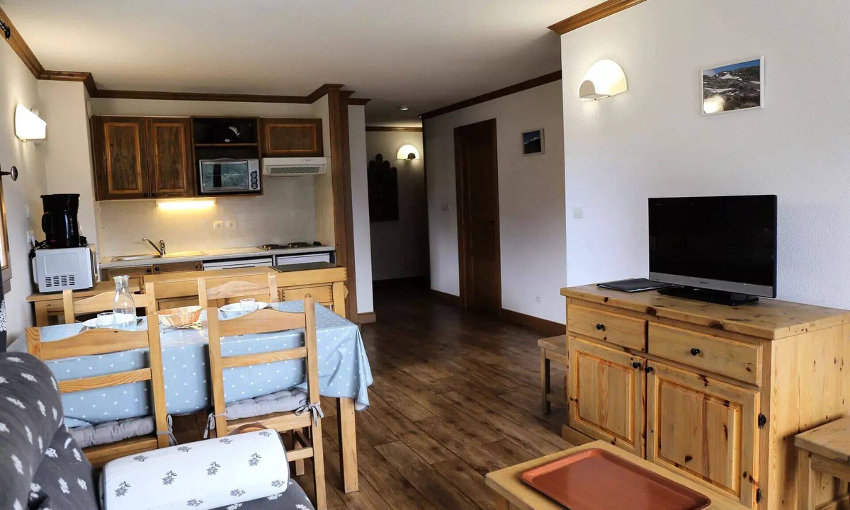 Aussois Apartment | CLOS09 Spacious apartment for 6 people with a beautiful mountain view
