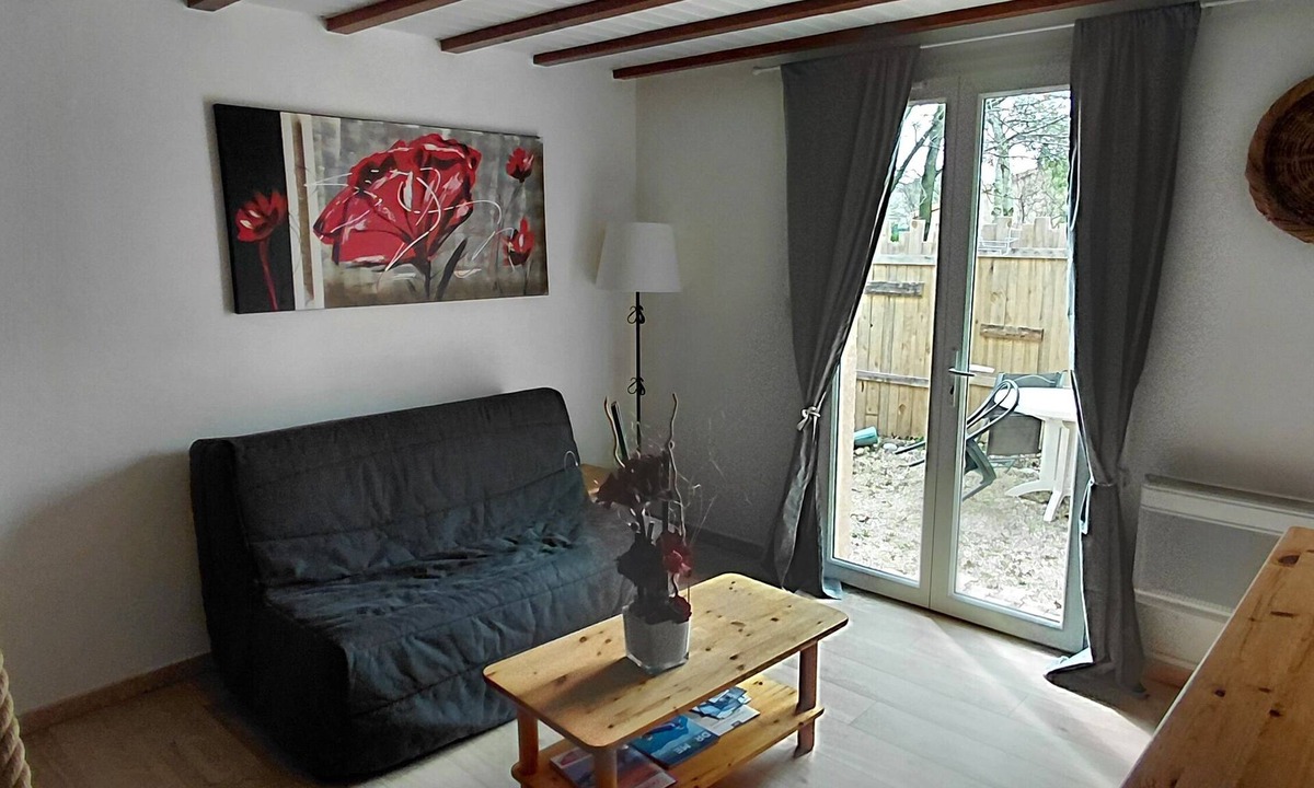 Malissard House | Cocoon in quiet residence with private garden