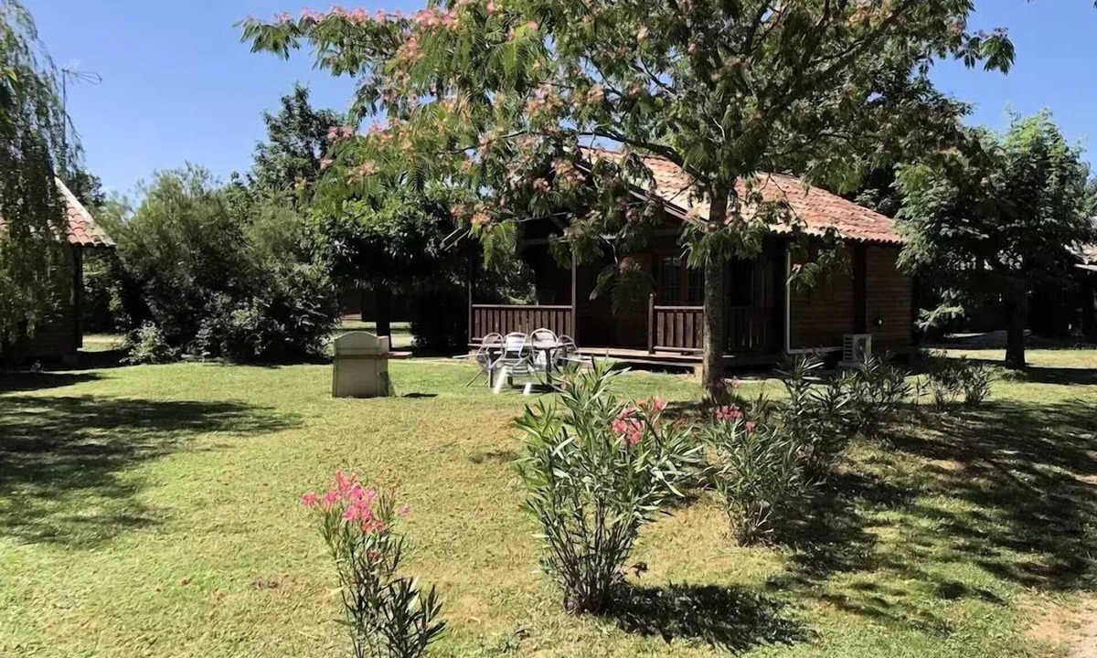 Brens Ski Chalet | COMFORT CHALET: 2 bedrooms - AC - TV - BBQ - Cleaning Service * - 35 m² + 14 m² covered terrace - Sleeps 4 to 5 people - Rate includes 4 people
