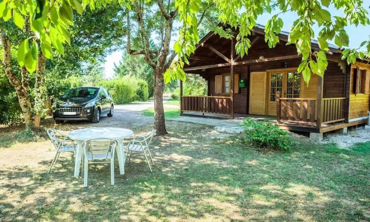 Brens Ski Chalet | COMFORT CHALET FOR PEOPLE WITH DISABILITIES - 1 bedroom - AC - TV - BBQ - Cleaning service* - 35 m² + 14 m² covered terrace - Sleeps 4