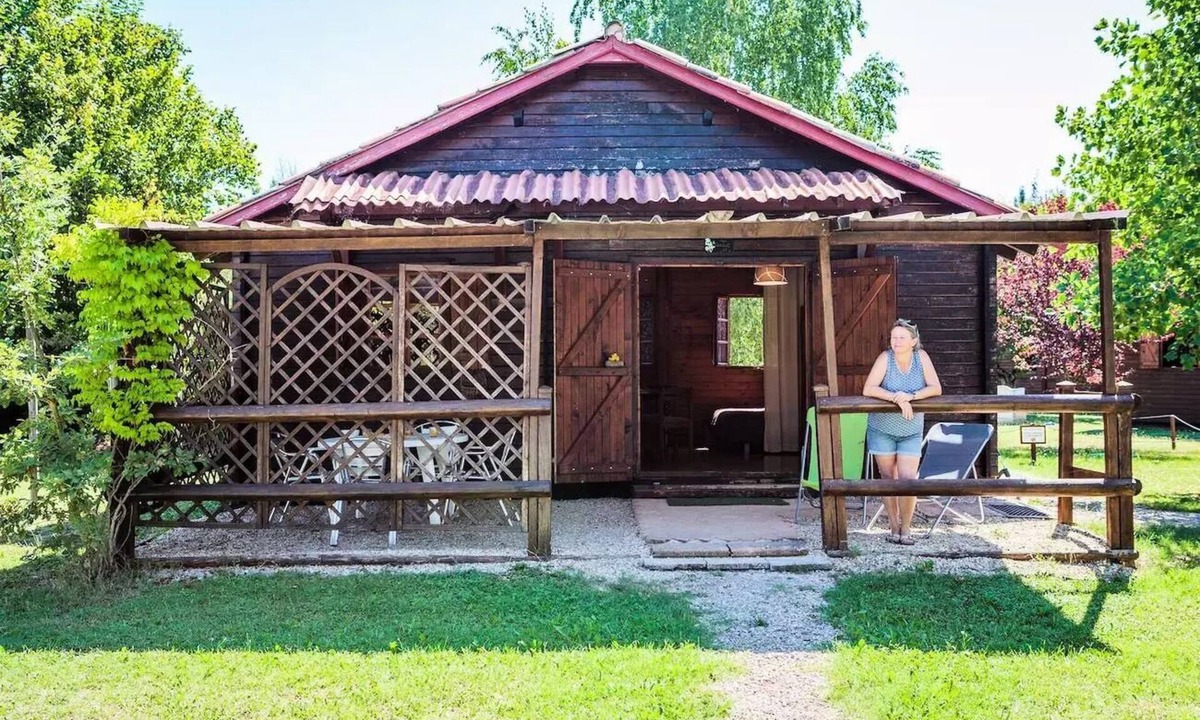 Brens Ski Chalet | COMFORT LOFT CHALET - 1 large room - AC - TV - BBQ - Housekeeping* - 35 m² + 14 m² covered terrace - Sleeps 4
