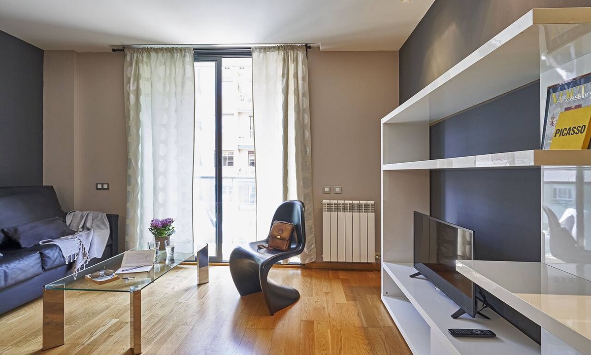 el Fort Pienc Apartment | Comfortable 2 bedroom Borne apartment with parking ideal for families