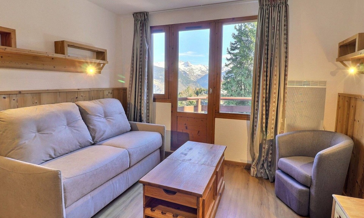 La Perriere Apartment | Comfortable 2 Rooms, Ski-In/Ski-Out, Near Shops