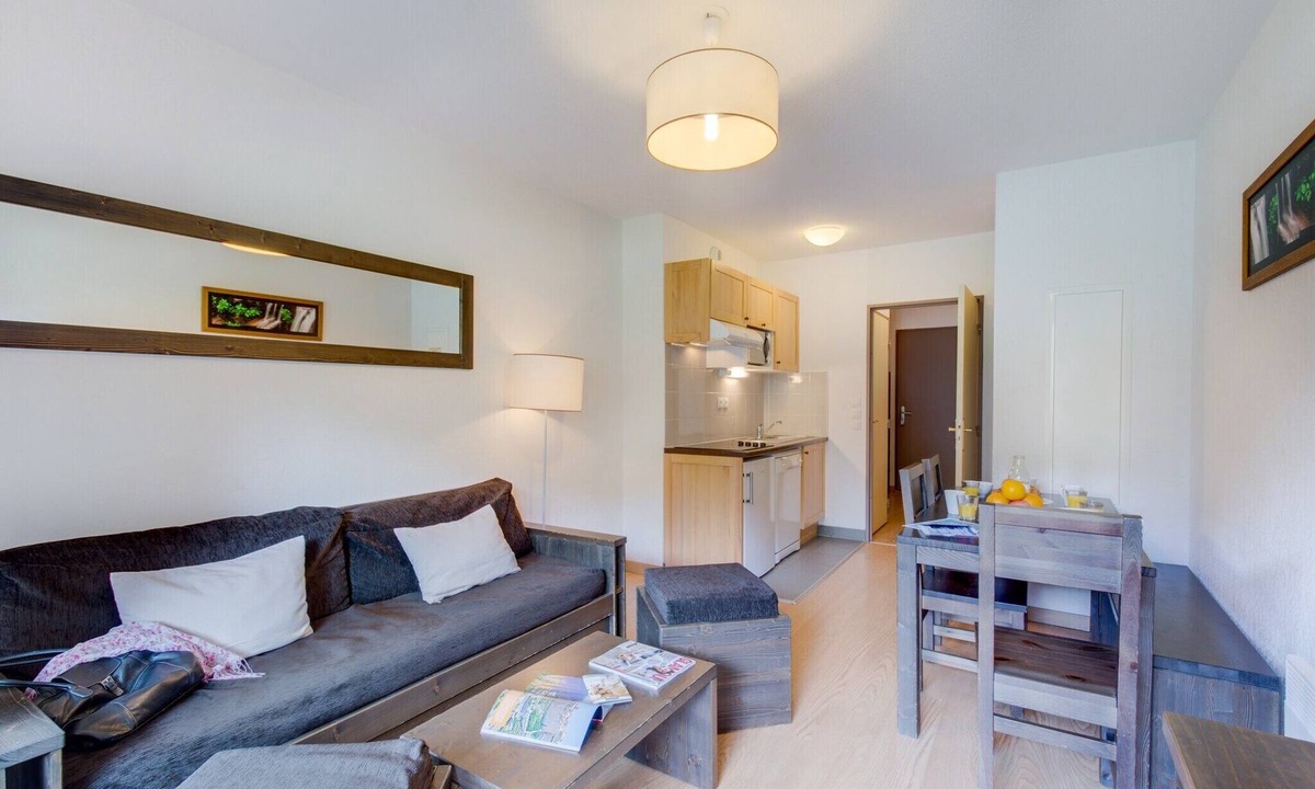 Peyragudes Apartment | Comfortable Loudenvielle Valley Stay for 6