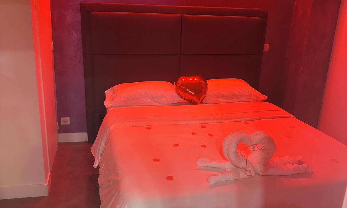 Republique - Tolstoi Condo | Condominium apartment with jacuzzi and sauna