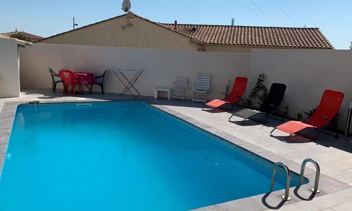 Gallargues-le-Montueux Villa | Contemporary villa with pool to the south, near beaches and rivers