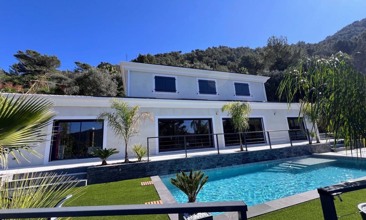 La Trinite Villa | CONTEMPORARY VILLA BETWEEN NICE AND VILLEFRANCHE SUR MER